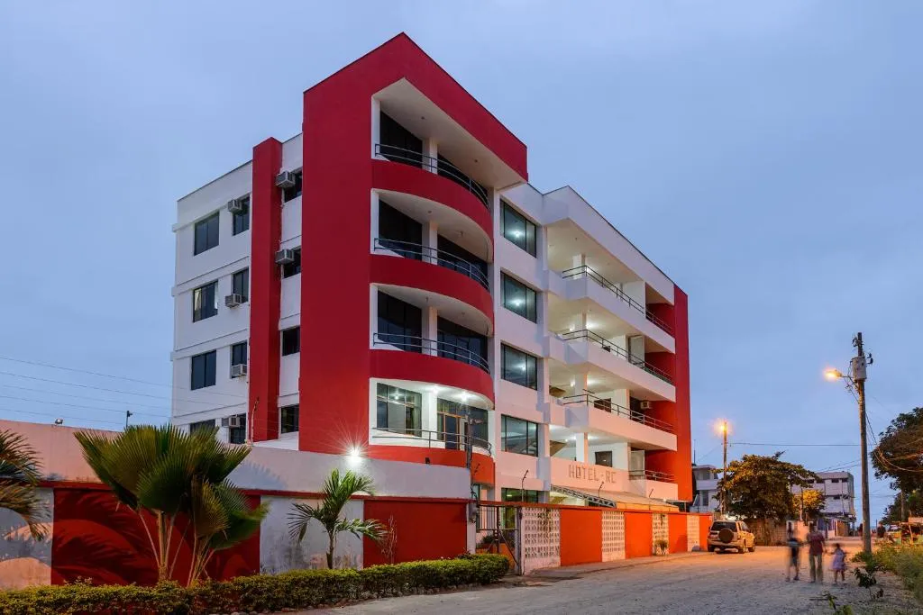 Hotel RC Tonsupa，位于阿塔卡梅斯的酒店