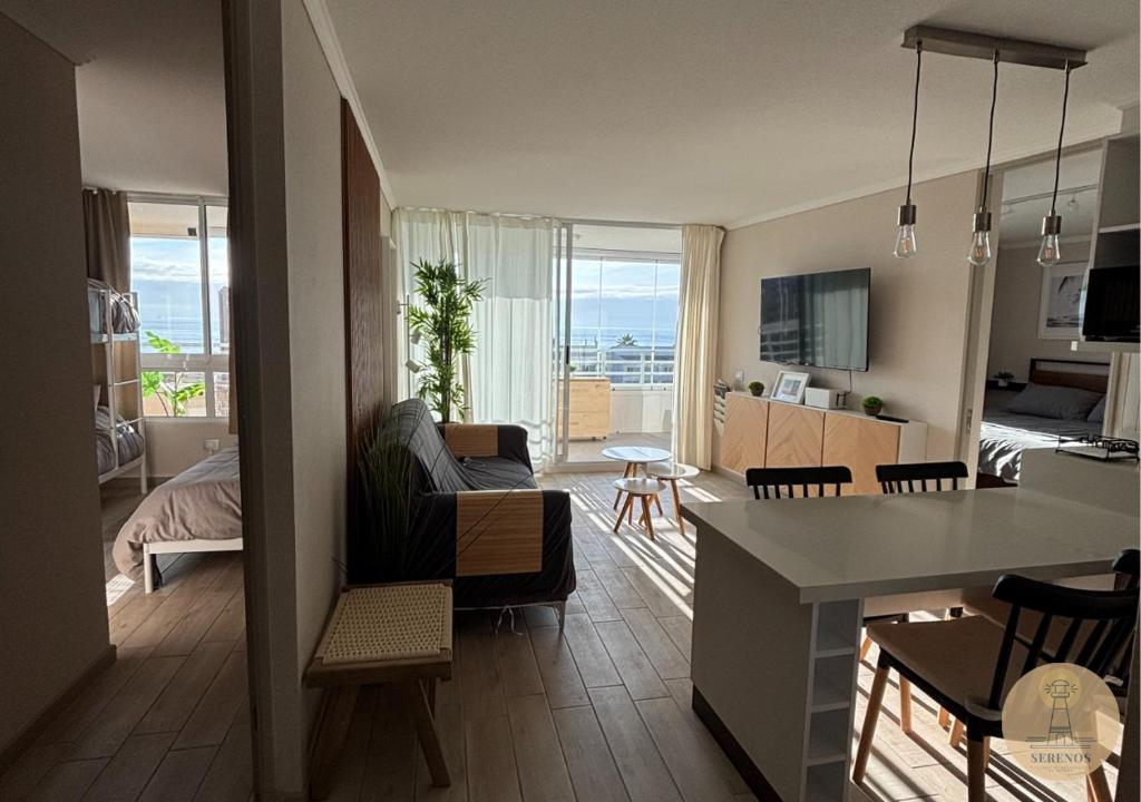 Apartment with ocean views, excellent location, La Serena