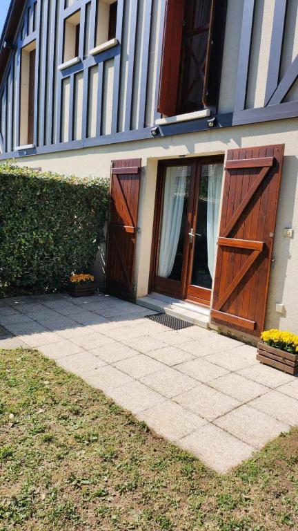 House with garden and barbecue in Cabourg - 2