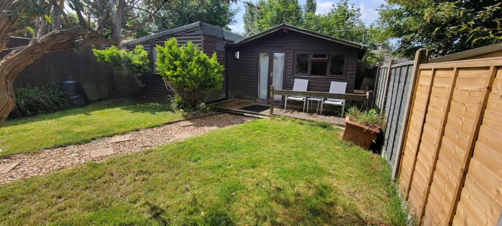 4 Guests - Pet Friendly - 13 min to the Beach, Bournemouth