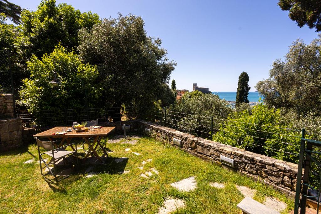 Casetta Gialla, Lerici