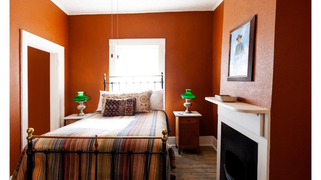 Doc Holiday - Historic Hotel, Cimarron