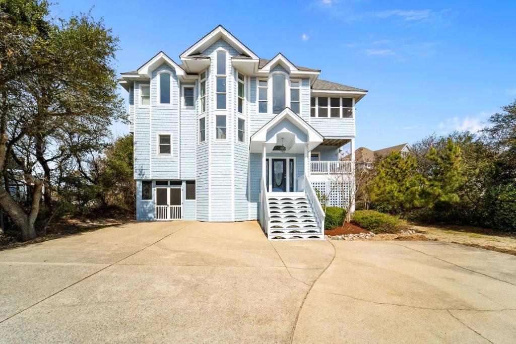 Pine Island Perfection - 3min to beach with pool spa, Corolla