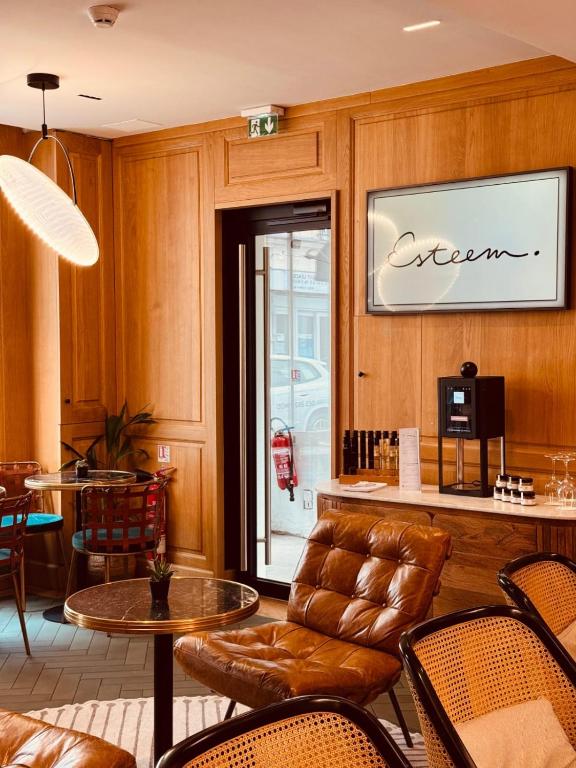 フロント・ロビー