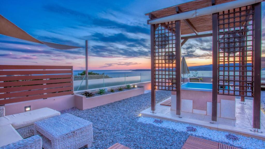 Hot tub, Niko Studios in Kefalonia