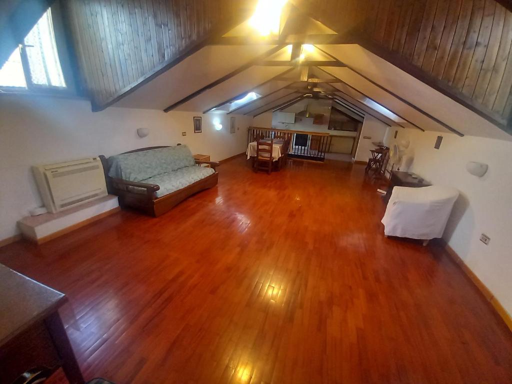 I Tre Re Via Toledo, Neapol