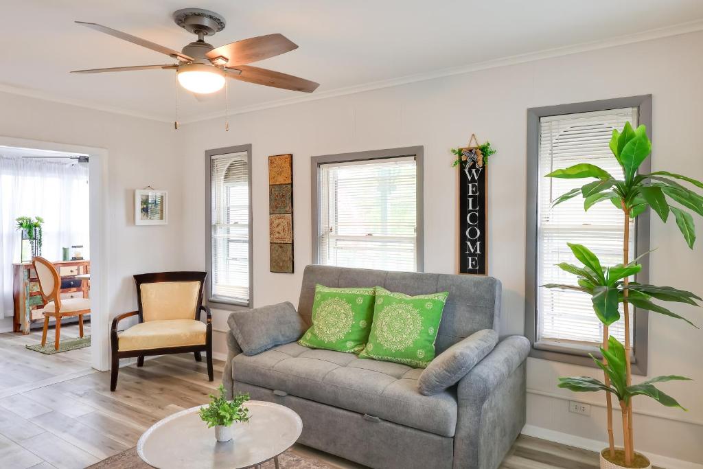 5 Blocks to Beach Apt with Balcony in Ocean Grove!, Ocean Grove