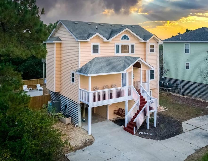 Beautiful Home - Short Walk to Beach with Private Pool, Corolla