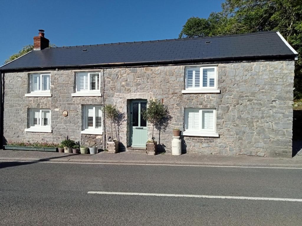 Tyrstafell, Llangendeirne