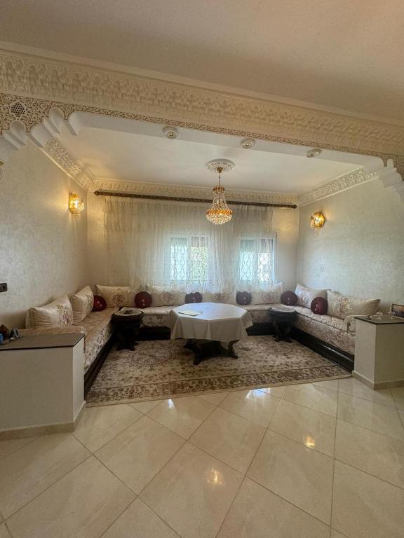 Welcome to Tangier, Oulad Akkou