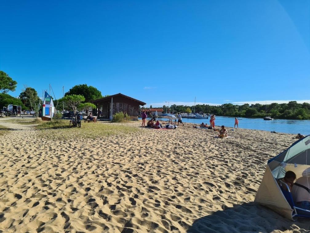 Résidence fermée Grande terrasse ombragée Piscine Plage Port Parc Gare - 1