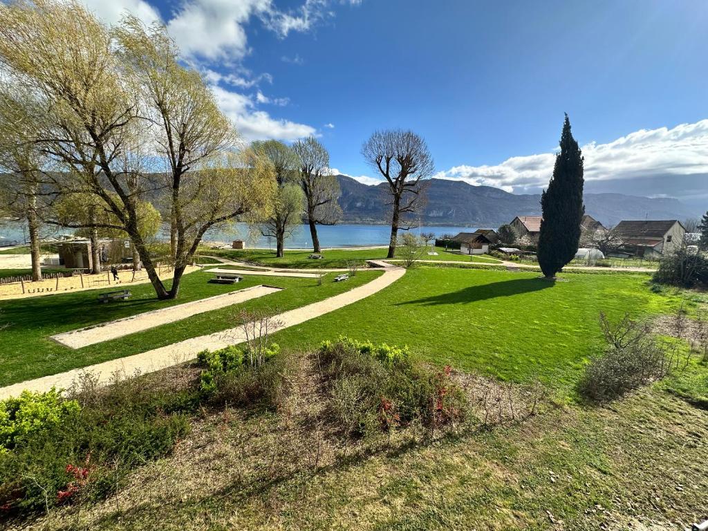 Appartement, 20m du lac Conjux, vue lac - 2