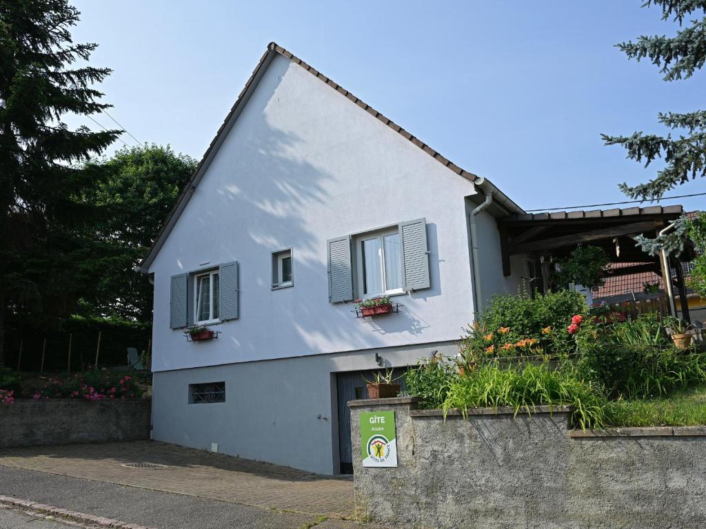 Gîte Charmant avec Terrasse Privée et Parking à Zellenberg - FR-1-744-44, Zellenberg