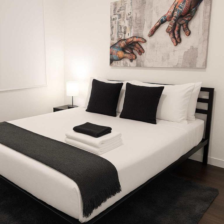 Smart Simple and Spacious 4BR Apt State 203, Chicago