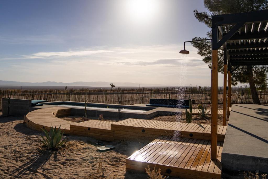 Hi Desert Pool Club, Landers