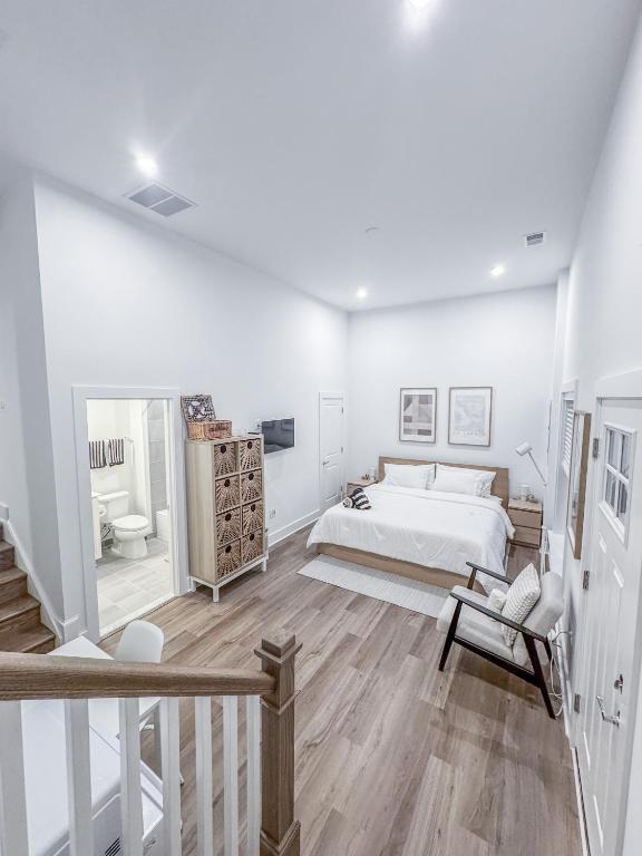 Serene Scandanavian Loft Suite, Annandale