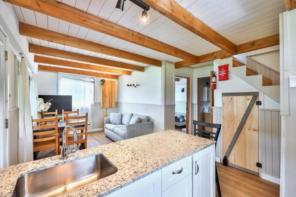 Jigged Cottage on Lac Heney, Gracefield