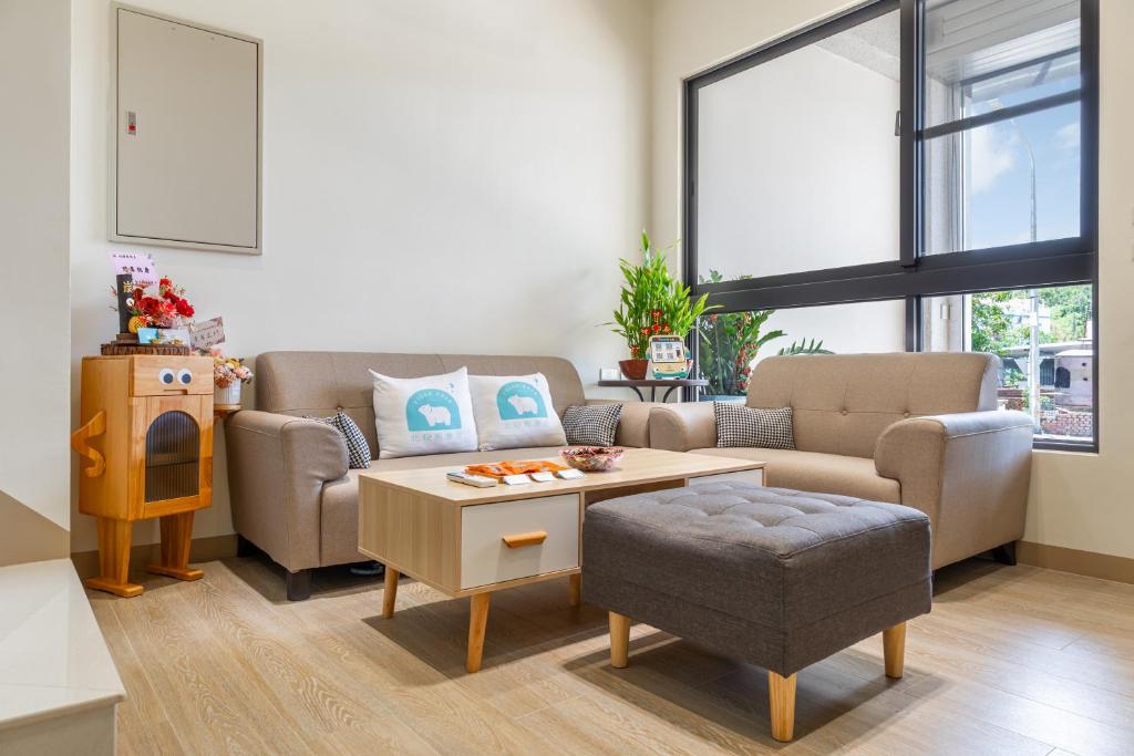 北極熊旅店, Siao Liou-čchiou