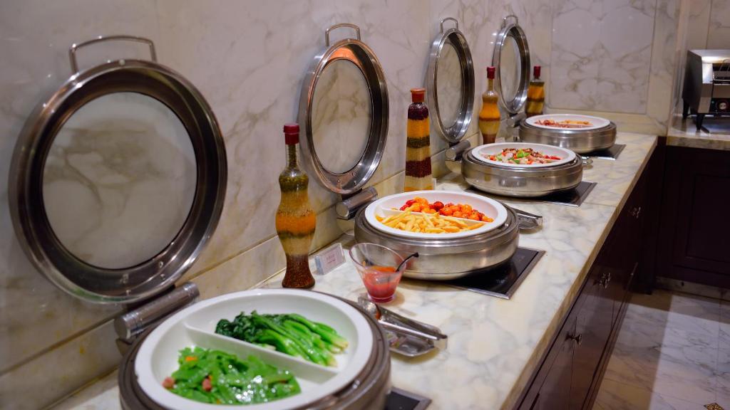 Hotel Dining