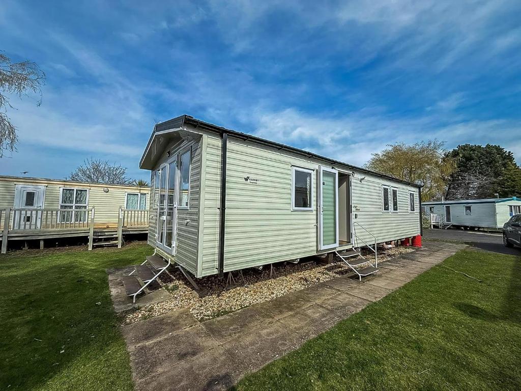 Brilliant 8 Berth Caravan At Southview Holiday Park In Skegness Ref 33050M, Skegness