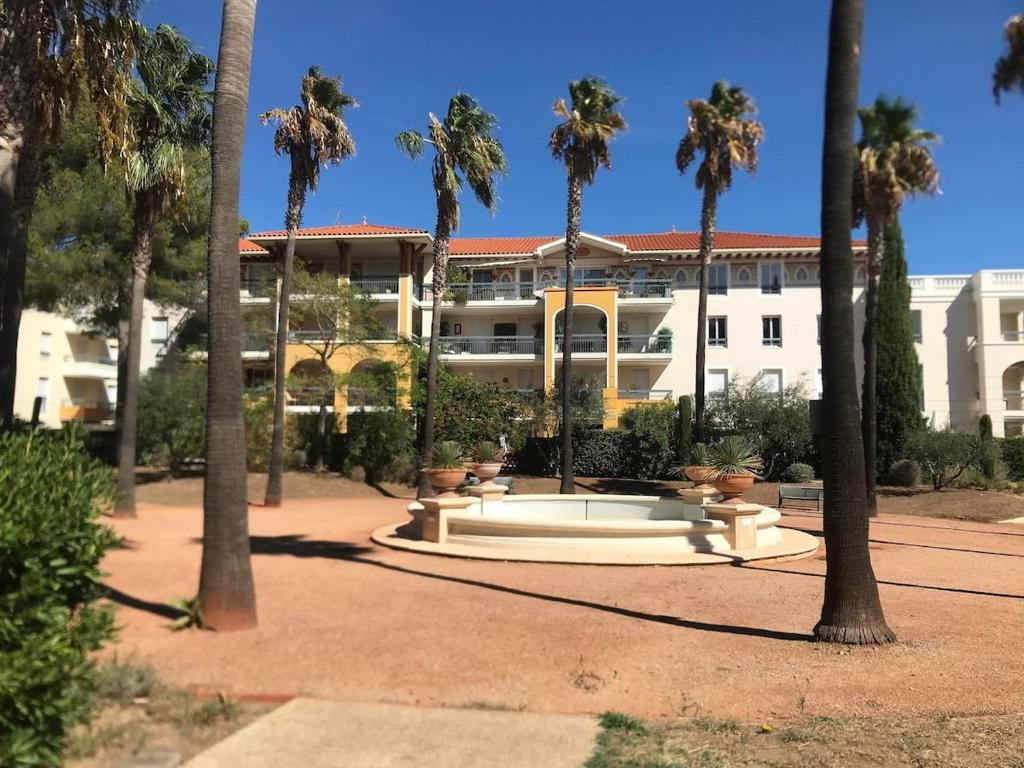 Beach 5 mins walk,Wi-fi,AC,Pool,Parking,Elevator - 3