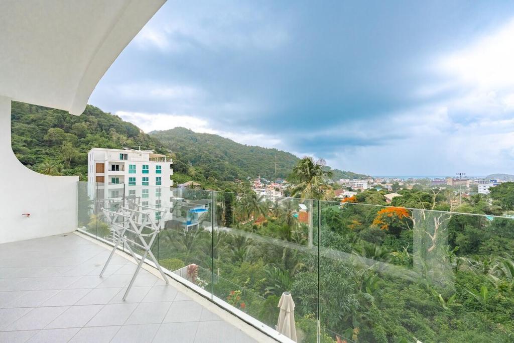 C206 Sea-View Condo 5 Min Walk to Kata Beach, Ban Karon