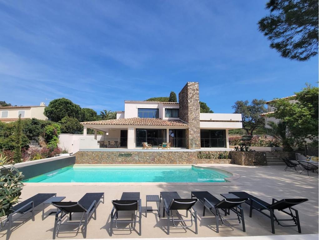 Villa Boucharel, grande piscine, à 10 min à pied de la plage - 1