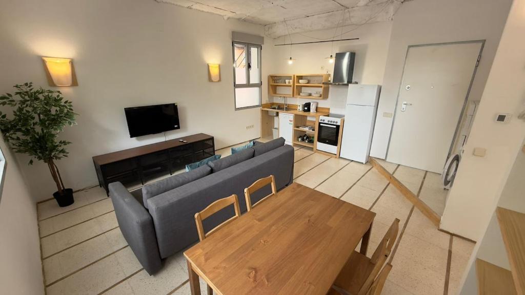 Stylish flat with natural light for 4 pax - LR1 - 4