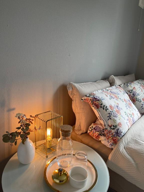 Bright & Spacious Apartment by the Sea, Free Parking, 10min to Airport, 12min to Ålesund, Ytterland