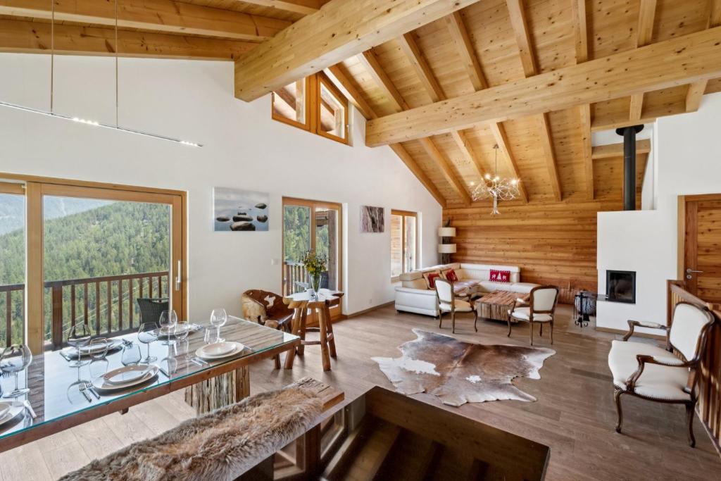 Chalet White Peak by Miggins - 2