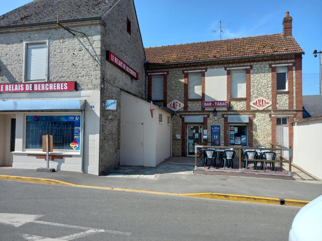 Chambres meublées, Berchères-les-Pierres