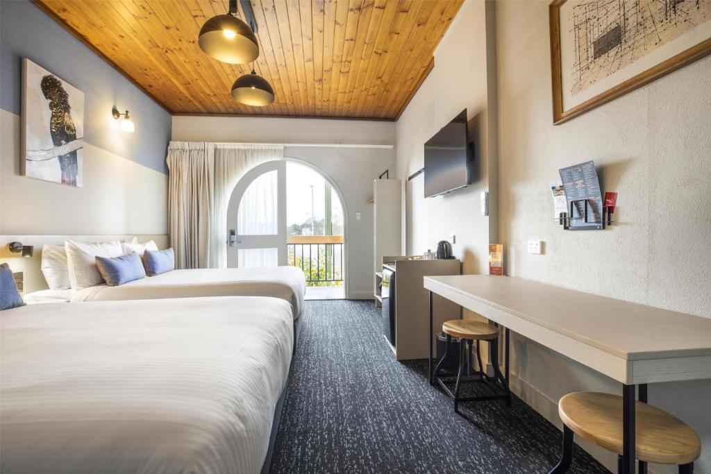 Nightcap at Federal Hotel Mt Gambier, Mount Gambier