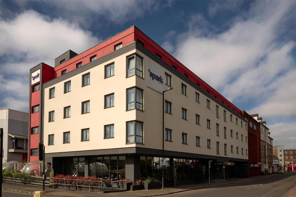 Spark by Hilton Luton, Luton