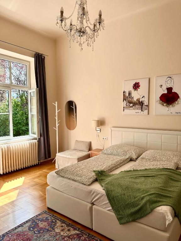 SMARAGD - Doppelzimmer mit Küche direkt im Zentrum, Balkon, Bad Ischl