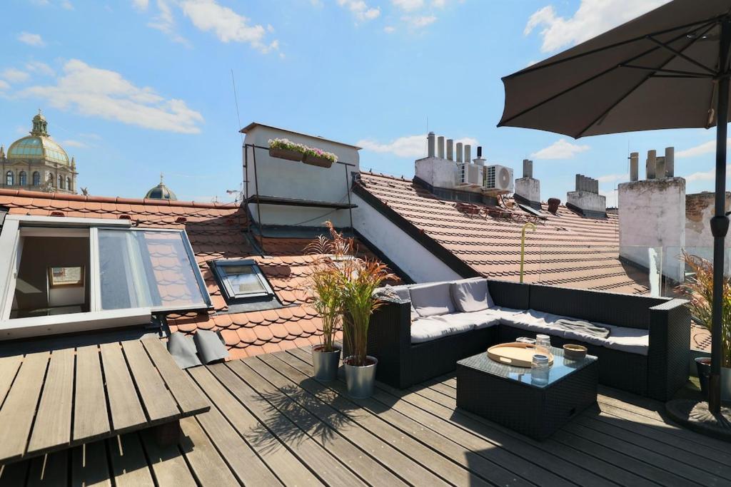 Image showcasing Luxury Penthouse | Wilson View, Walk to Hike, Gondola, and Shops