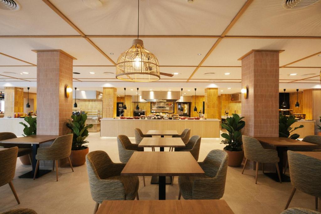 Caramelo Marina Calan Bosch - Adults Only — Restaurant & bars in Cala'n Bosch, Balearic Islands
