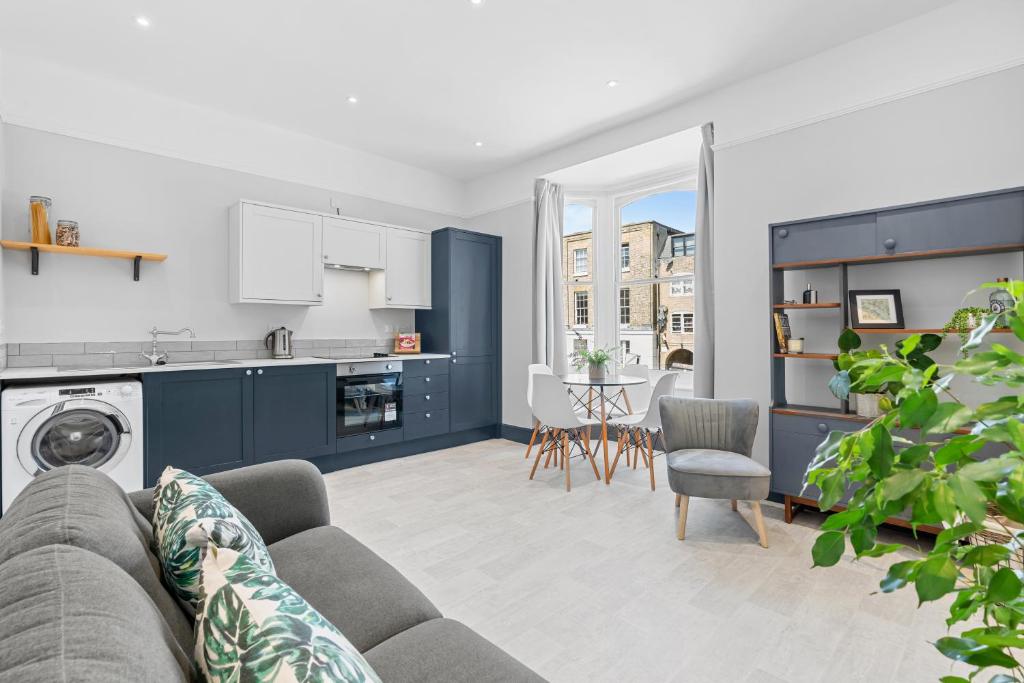 Central 1 Bed Apt with parking Avail 11 Oct Southampton, Southampton