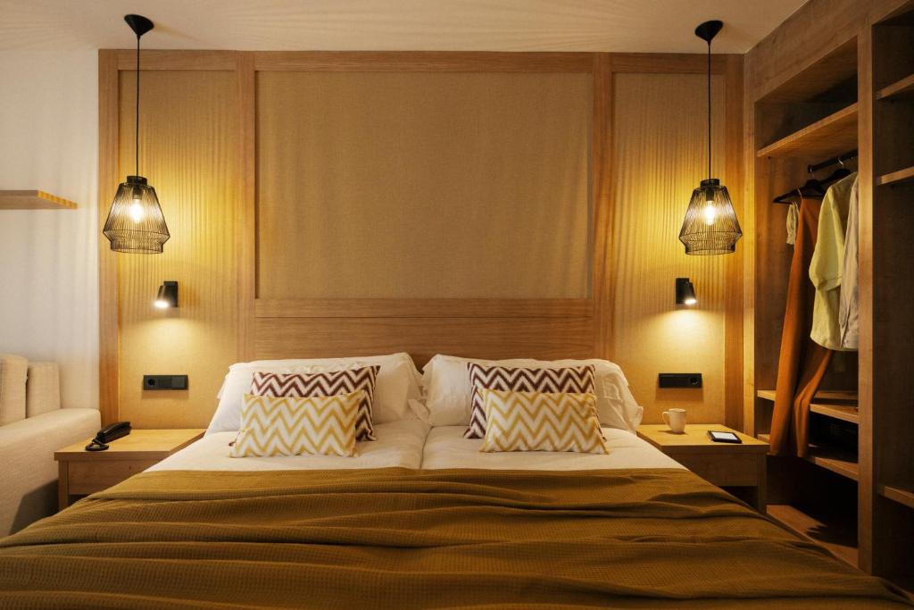 Caramelo Marina Calan Bosch - Adults Only — Hotel rooms in Cala'n Bosch, Balearic Islands