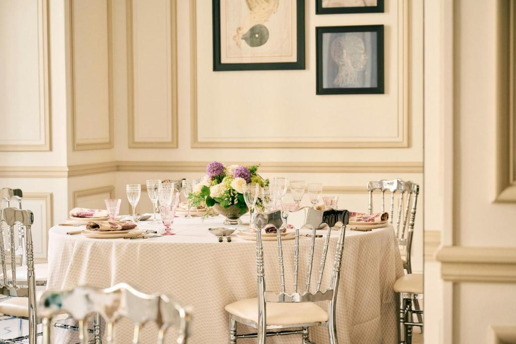 غرفة الاجتماعات/الاحتفالات