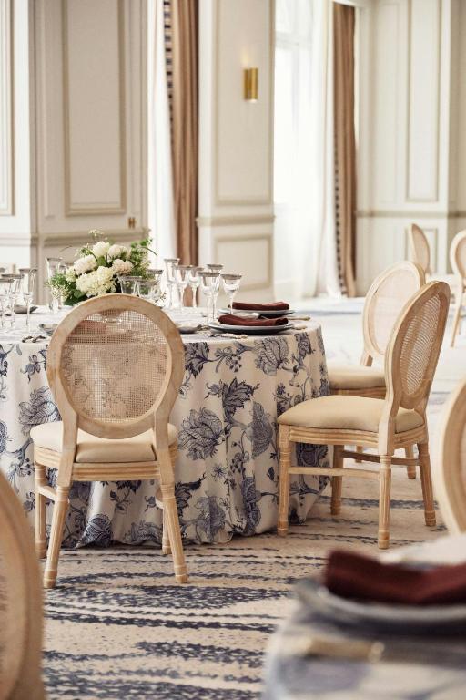 غرفة الاجتماعات/الاحتفالات