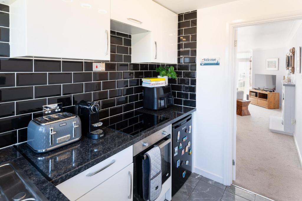 NEW Beachfront Apartment slps 4, West Bay, Dorset photo 4