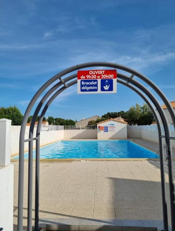 maison dans résidence piscine juillet et août - 1