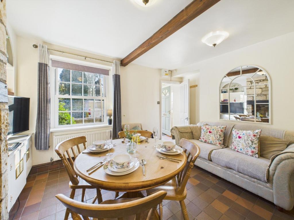 Romantic Cotswold Cottage, Winchcombe photo 2