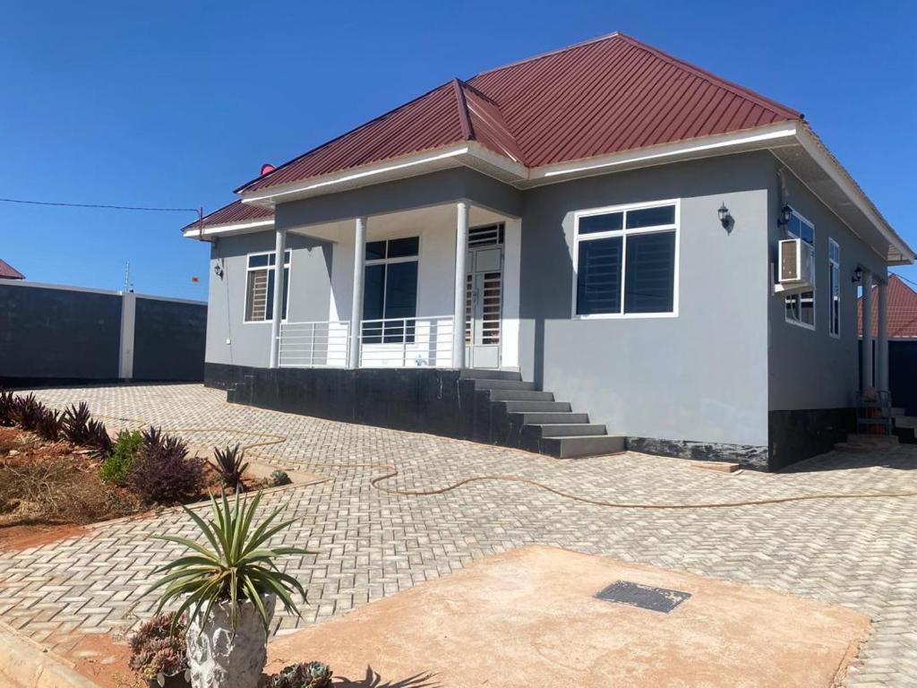 MK Kisasa apertment, Nkunjila