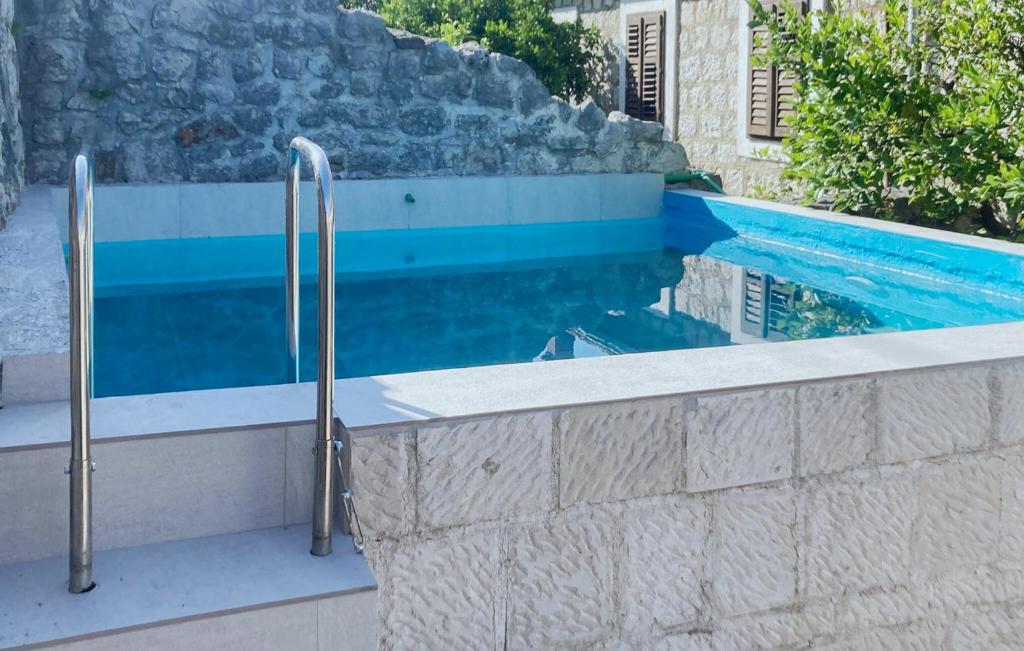 Nice Apartment In Gruda With Kitchen, Gruda