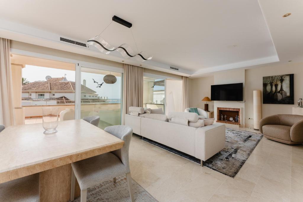Luxury Beachfront Penthouse Marbella - heated pool & seaviews - 3