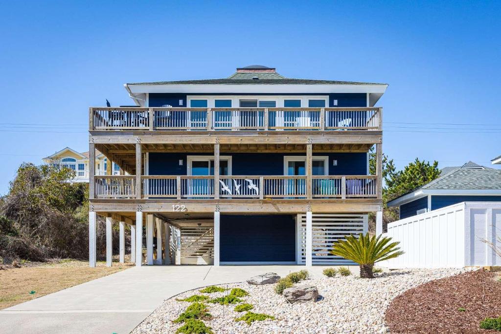 Newly Renovated Semi-Oceanfront Duck Home With Pool, Duck