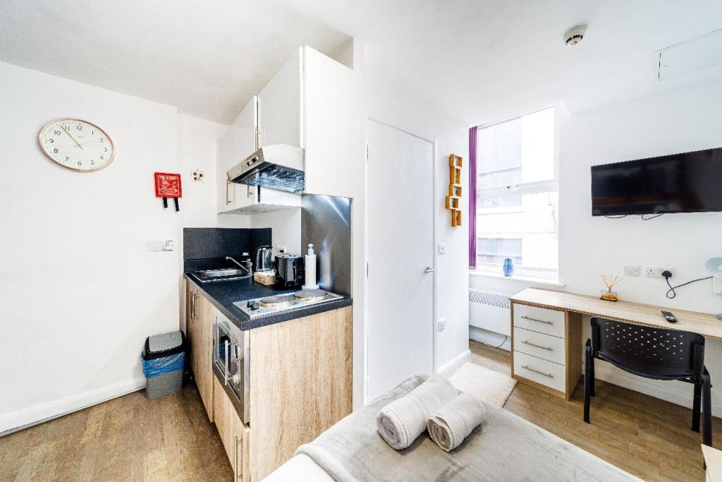 Alexandra House Simple City Stays, Midland