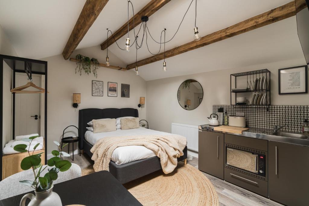 Ferry View Studio with Hot Tub and Parking, Bowness-on-Windermere