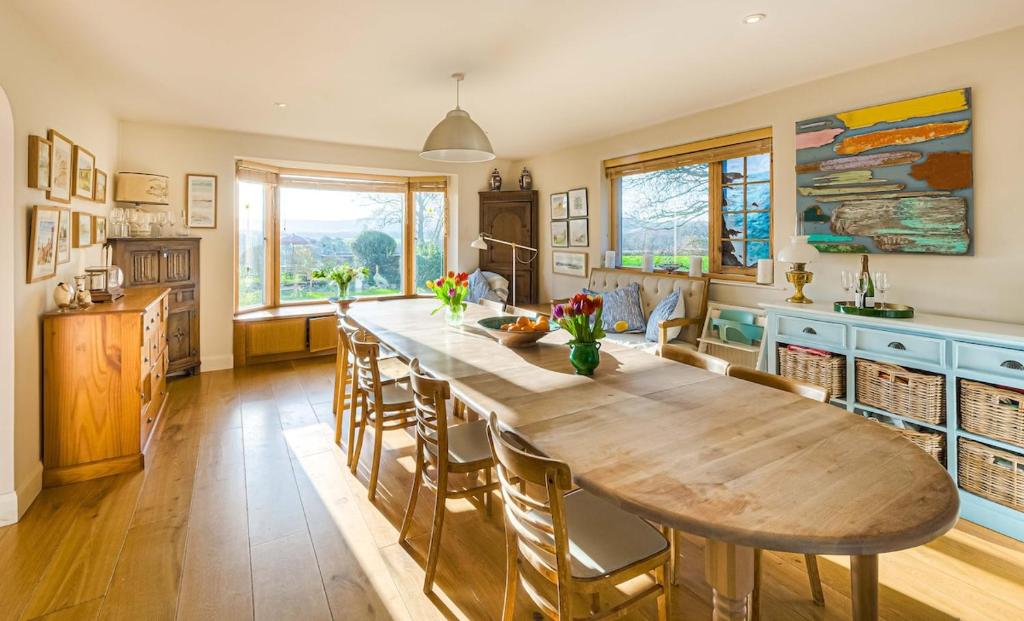 Large family getaway!, Rogate